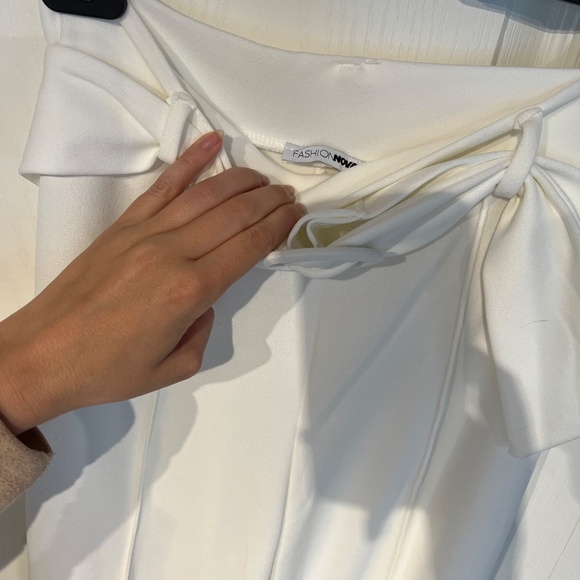 Fashion Nova White Flare Dress Pants - Size Small - Picture 4 of 4